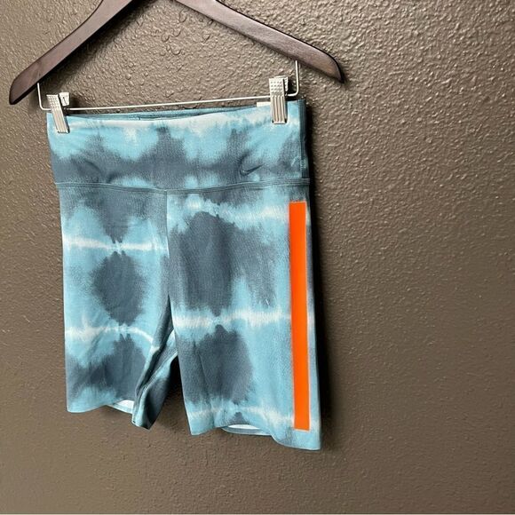 Nike Training Dri-FIT One Luxe 7-Inch Tie-Dye Legging Shorts In Blue ASOS - Picture 7 of 16
